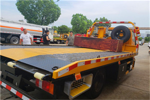 小店附近拖车电话号码服务